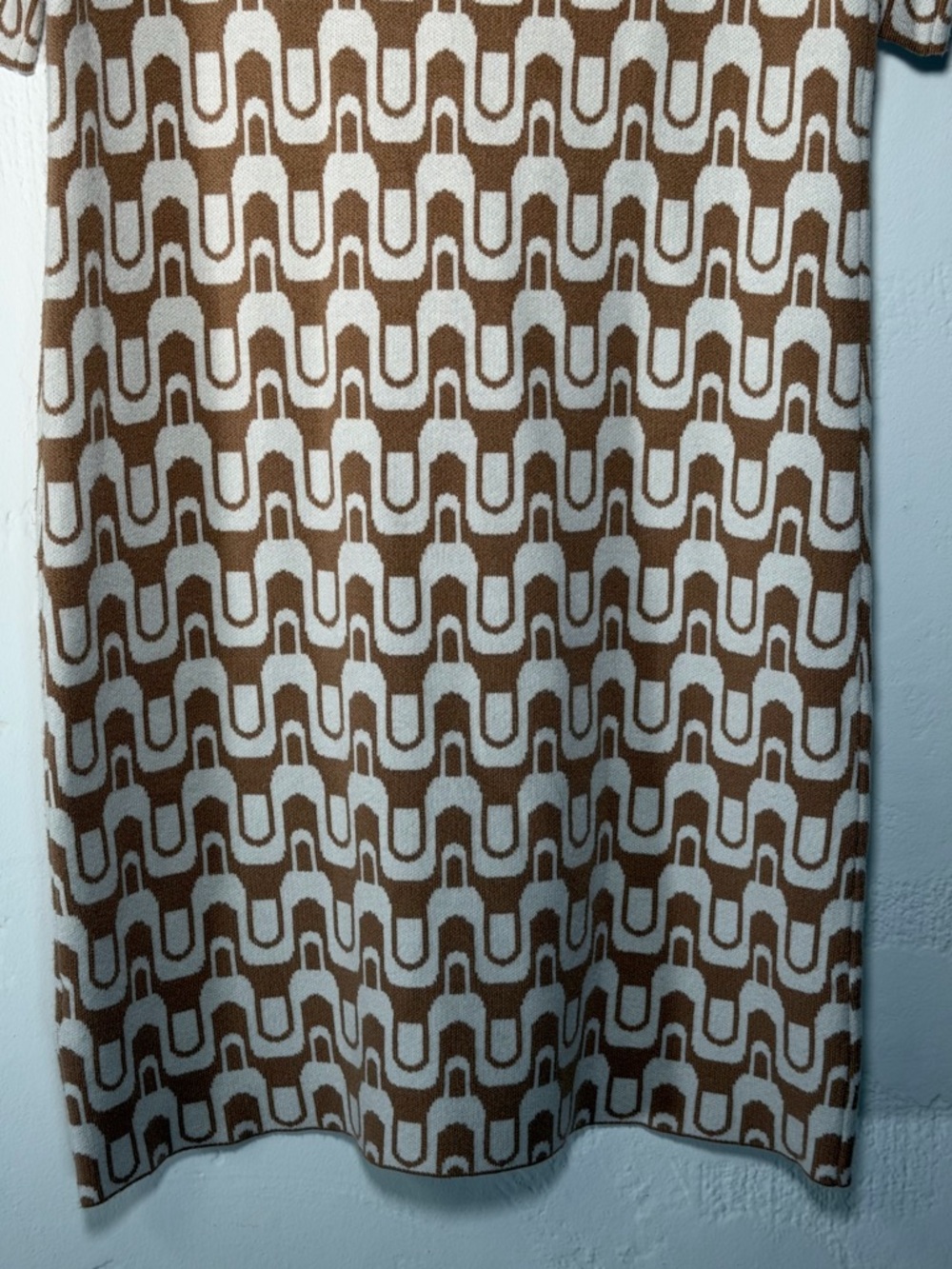 Nicole Miller SS Geometric Knit Dress in Cream and Brown- above knee - beautiful - Picture 4 of 10